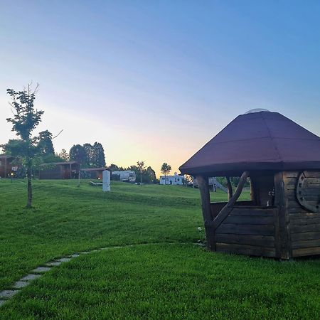 Camp The Sunrise Hill Hotell Pivka Eksteriør bilde
