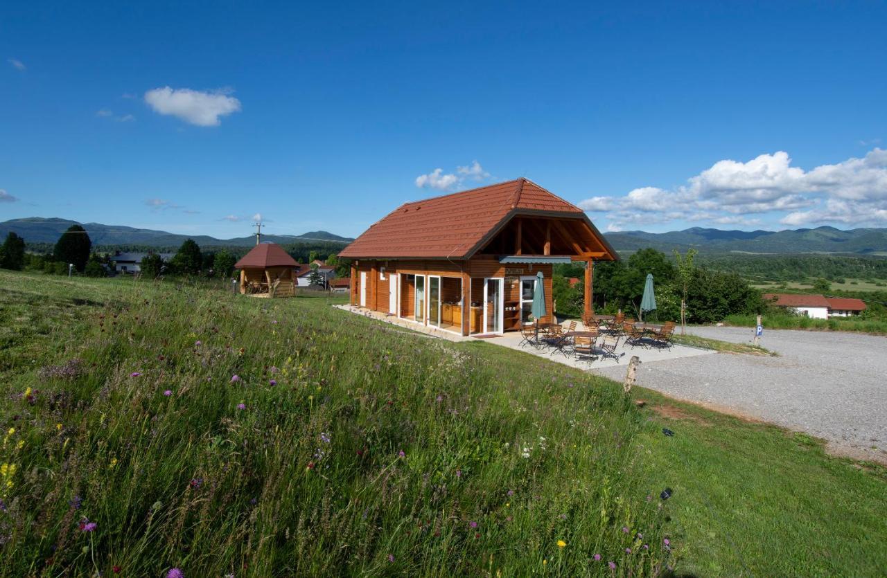 Camp The Sunrise Hill Hotell Pivka Eksteriør bilde