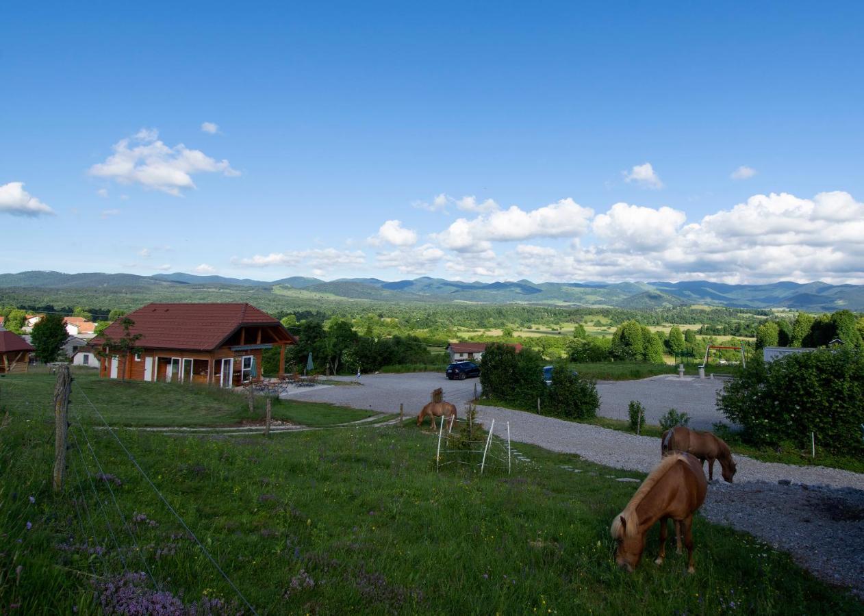 Camp The Sunrise Hill Hotell Pivka Eksteriør bilde