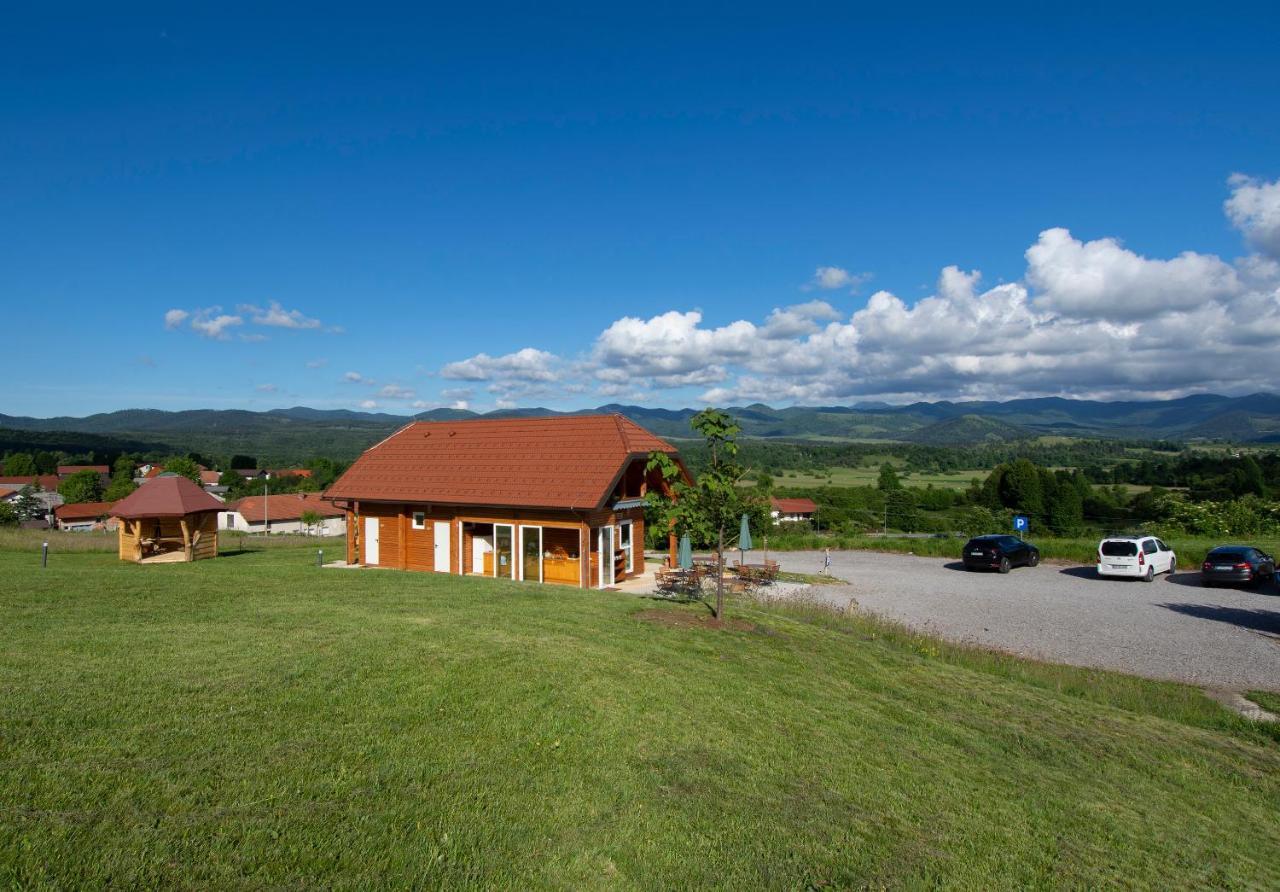 Camp The Sunrise Hill Hotell Pivka Eksteriør bilde