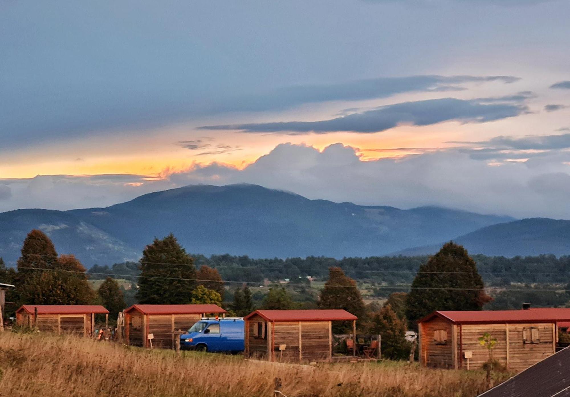 Camp The Sunrise Hill Hotell Pivka Eksteriør bilde