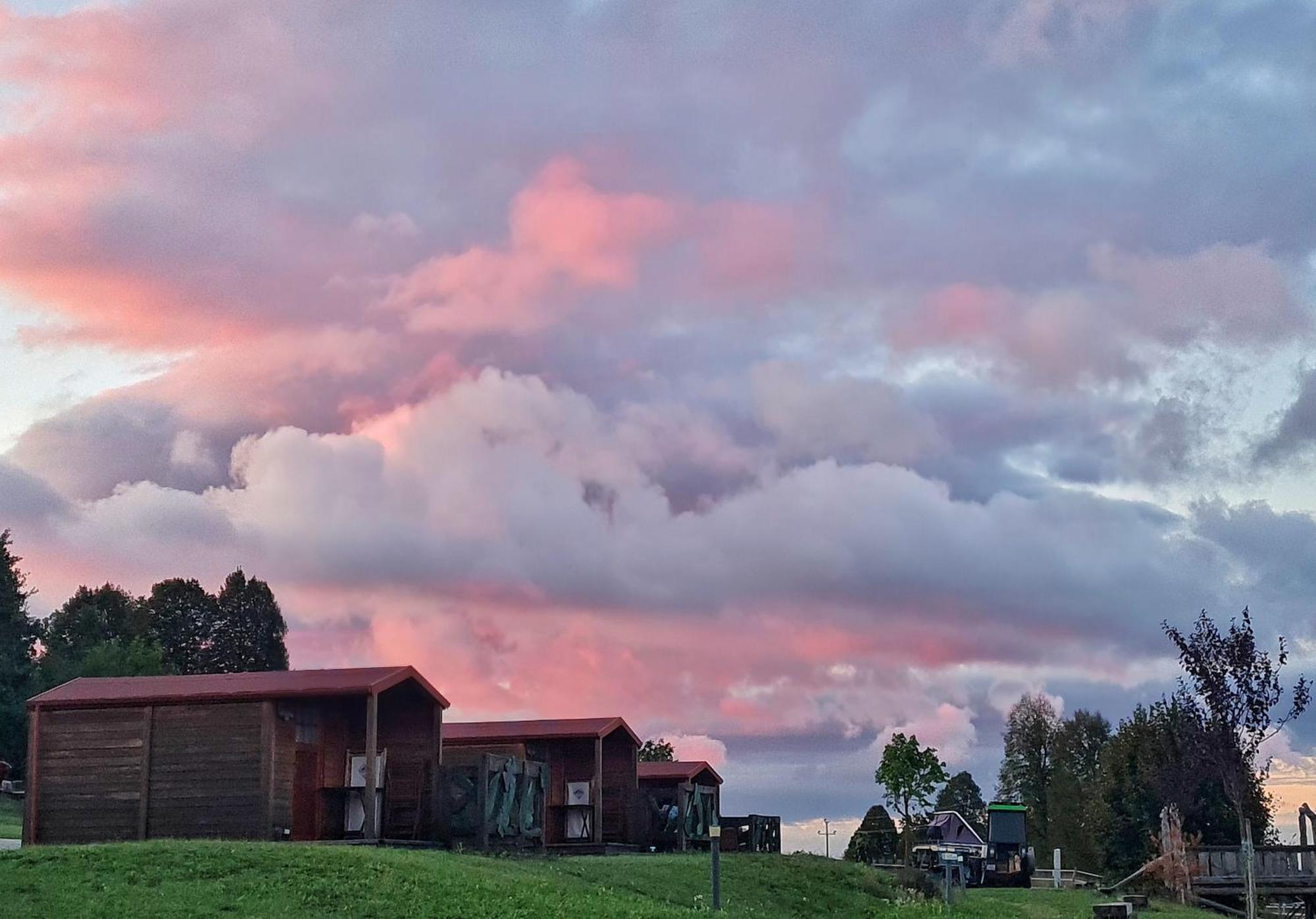 Camp The Sunrise Hill Hotell Pivka Eksteriør bilde