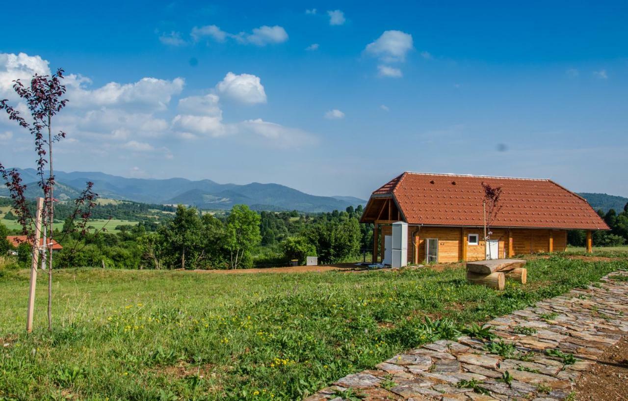 Camp The Sunrise Hill Hotell Pivka Eksteriør bilde